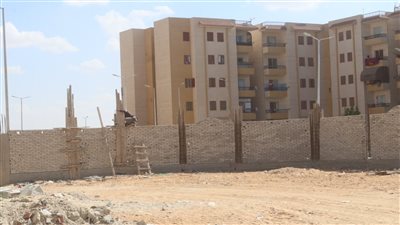 رئيس جهاز العاشر من رمضان يتابع المشروعات الخدمية بالحي ١٦