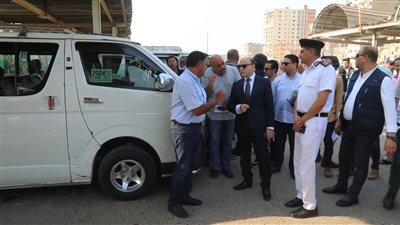 محافظ كفرالشيخ يتفقد محطات الوقود ومجمع المواقف لمتابعة تطبيق التعريفة الجديدة لنقل الركاب