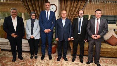 وزير الصناعة يبحث مع “ليونى مصر” خطط التوسع فى السوق المصرى