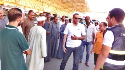 «الشرابي» بتفقد مواقف سيارات السرفيس بالأقصر بالتزامن مع تحريك أسعار المحروقات 