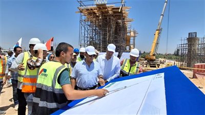 وزير الإسكان يتابع مشروع إنشاء القوس الغربى لمحور اللواء عمر سليمان 