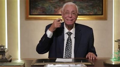 هل يحق للزوج منع زوجته من العمل أو التعليم؟.. رد حاسم من حسام موافي