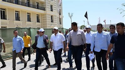 رئيس الوزراء يتفقد الوحدات الجاهزة للتسليم بمشروع 
