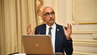 النائب إيهاب منصور يطالب بتوضيح بشأن تطبيق قانون المخدرات على الموظفين
