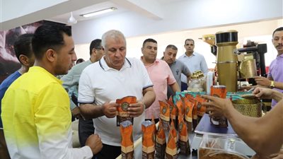 محافظ الوادي الجديد يتفقّد ورش التكوين المهني ومصنع الملابس