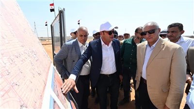 وزير الإسكان يتفقد مشروع 