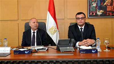 وزير الإسكان ومحافظ القاهرة يترأسان اجتماع اللجنة التيسيرية لمشروع تطوير 