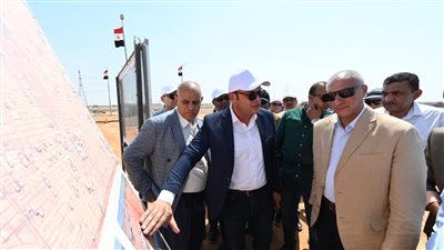 وزير الإسكان يتفقد أعمال رفع كفاءة طرق المنطقة الصناعية ومشروعات تطوير محاور الطرق بمدينة العبور