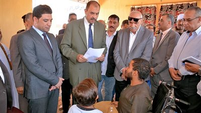 محافظ سوهاج يتفقد مشروعات 