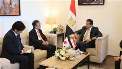 وزير الصحة يبحث مع السفير الياباني التعاون في القطاع الصحي وملف التنمية البشرية