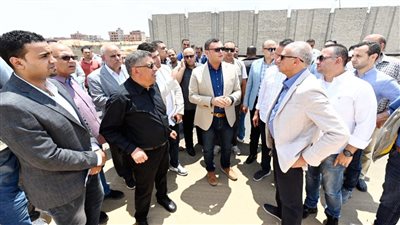 وزير الإسكان يتفقد وحدات 