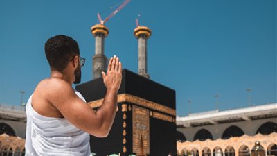 أداء العمرة للشباب ومغامرات سياحية شيقة