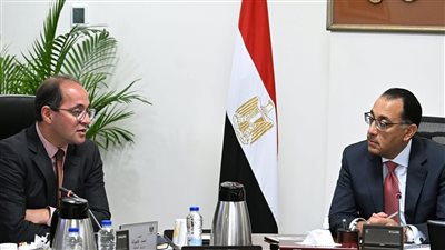 رئيس الوزراء يتابع مع وزير المالية عدداً من ملفات العمل