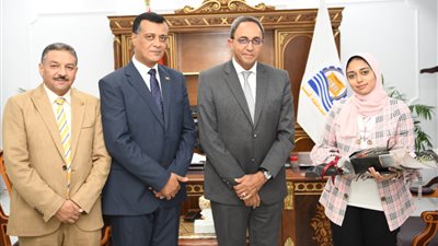 بعد تكريم المحافظ.. « وزيري » إحراز الطالبة «مريم إيهاب» للمركز الخامس مكرر جمهورياً إنجاز جديد لتعليم نجع حمادي