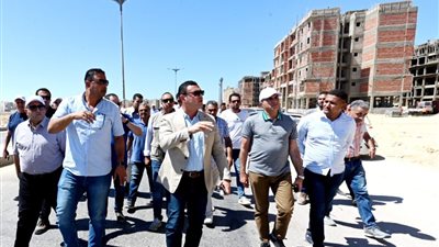 وزير الإسكان يتفقد وحدات المبادرة الرئاسية 