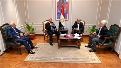 وزير الصناعة يلتقي وفد شركة هندية لبحث فرص الاستثمار بالسوق المصري