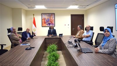 نائب وزير الإسكان  يتابع مع رئيس شركة 