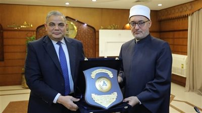 رئيس جامعة كفر الشيخ يهنئ الدكتور نظير عياد بتعيينه مفتيًا لجمهورية مصر العربية