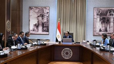 رئيس الوزراء يتابع موقف تنفيذ مشروع مبادرة تطوير عواصم المحافظات بالسويس