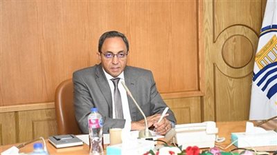 محافظ قنا و مدير صندوق مكتبات مصر العامة يبحثان سبل تنفيذ قوافل المكتبة المتنقلة بالقرى والنجوع