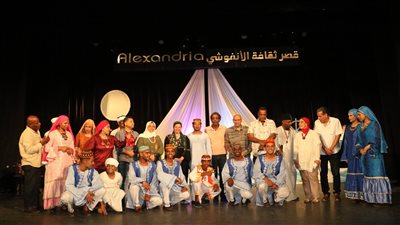 بالصور..نائب رئيس قصور الثقافة يشهد عرضا فنيا لفرقة أسوان ضمن الحفلات الصيفية بالإسكندرية