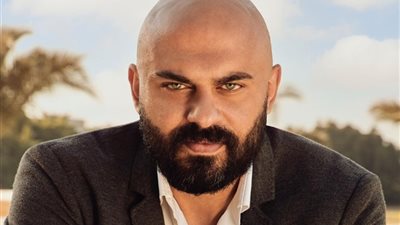 أحمد صلاح حسني يعلن موعد ومكان عزاء والده
