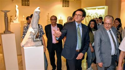 بالصور..وزير الثقافة يتفقد 