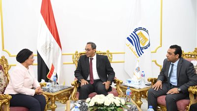 محافظ قنا يؤكد حرصه متابعة معدلات السكان من خلال وضع مؤشرات لنسب الإستجابة