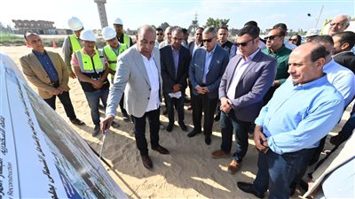 وزير الإسكان ومحافظ الإسكندرية يتفقدان محور اللواء عمر سليمان ويؤكدان أهميته المرورية