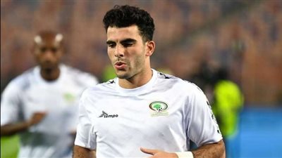 وصول اللاعب زيزو ووالده مقر القلعة البيضاء| تفاصيل