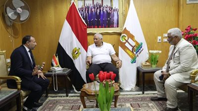 لافتتاح كلية البنين.. محافظ الوادي الجديد يلتقي نائب رئيس جامعة الأزهر 