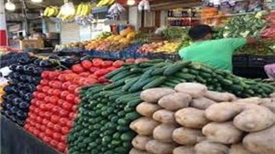 الطماطم بـ 9 والبصل بـ 3.. أسعار الخضروات والفاكهة في سوق العبور 