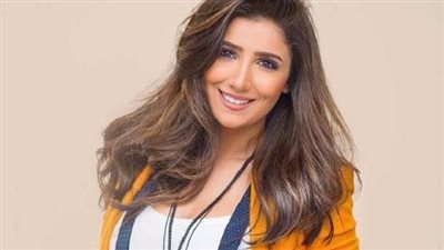 مي عمر بحب التنوع في ملابس أدوري ... وتكشف خيانة الزوج لزوجته