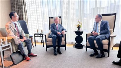 وزير الخارجية يعرب عن تقديره لمساهمة 