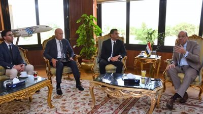 وزير الطيران: ضرورة التعاون مع شركة بوينج لتعزيز قدرات قطاع الطيران المدني 