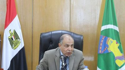 محافظ المنيا يبحث تفعيل مبادرة بناء الإنسان بحزمة من الأفكار غير التقليدية