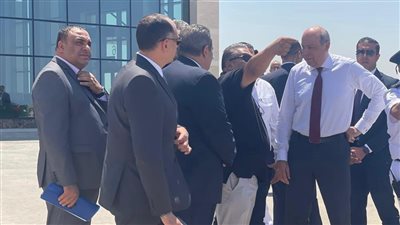 وزير الطيران  يتفقد مطار برج العرب للوقوف على جاهزيته قبل بدء التشغيل الفعلي 
