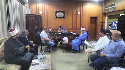 نائب محافظ قنا يتابع التجهيزات النهائية لتنفيذ مبادرة 