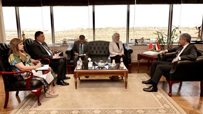 فتحي يبحث مع سفيرة البحرين تعزيز التعاون المشترك  في مجال السياحة والآثار