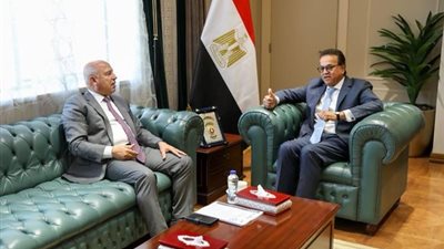 وزيرا الصحة والصناعة يبحثان تشجيع مصانع الأدوية وتعظيم الاستثمارات