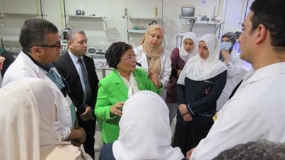 نائب وزير الصحة تشيد بأداء قسمي النساء والتوليد والحضانات بمستشفى أجا المركزي