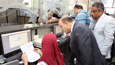 محافظ كفرالشيخ يتفقد المركز التكنولوجي لخدمة المواطنين بالرياض