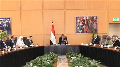 وزير الإسكان يلتقى رؤساء أجهزة المدن الجديدة لمتابعة تطبيق قانون التصالح فى بعض مخالفات البناء