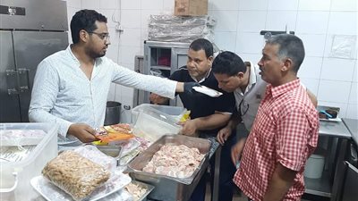 تحرير 15 محضر تمويني متنوع .. وضبط 200 كيلو لحوم وإعدام 55 أخرى غير صالحة للاستهلاك الآدمي بسوهاج 