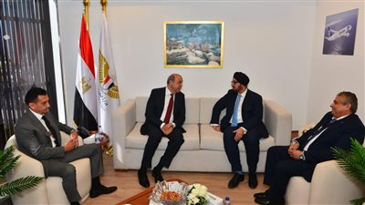 وزير الطيران  يبحث مع رئيس بوينج  تعزيز نطاق الشراكة بين الجانبين ..