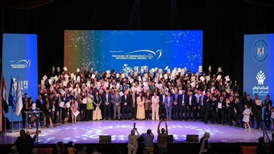 بالصور..حفل تخرج دفعة جديدة من برنامج جائزة التميز العالمية دوق أدنبرةبحضور السفيرة نبيلة مكرم