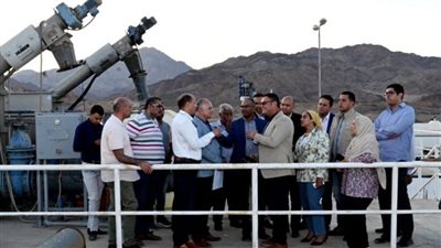 وزير الإسكان يتفقد محطة معالجة الصرف الصحى بمدينة 
