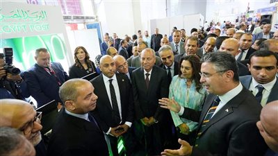 وزير التموين يتفقد جناح البريد في معرض«اهلا مدارس» ويشيد بالخدمات المقدمة للمواطنين