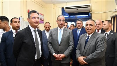 وزير التموين ومحافظ الفيوم يتفقدان الصومعة المعدنية والمخبز الآلي بفرع مطاحن مصر الوسطى