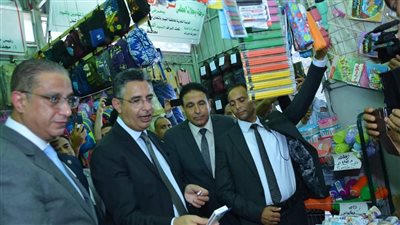 وزير التموين يتفقد معرض أهلاً مدارس في محافظة الفيوم 